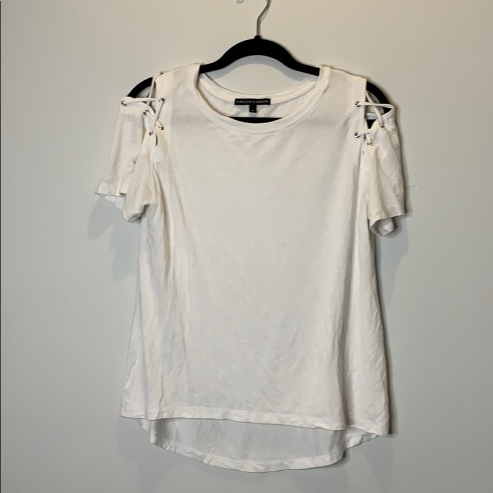 WHITE TSHIRT WITH TIE DETAIL ON SHOULDER